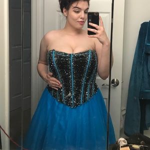 Size 16/18 Showtime Collection Blue Prom Dress